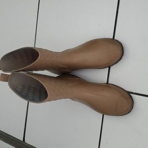 Like New rain boots